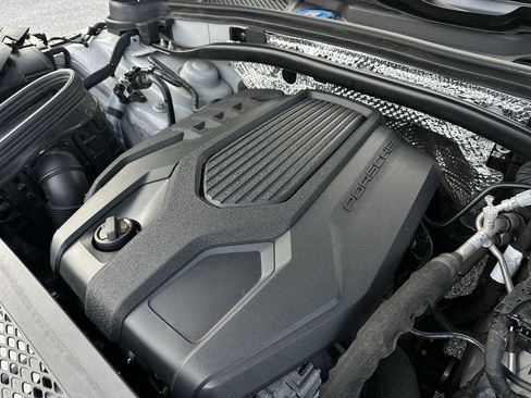 Used 2023 Porsche Macan image 30