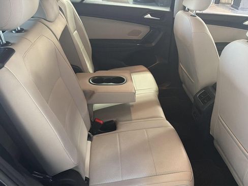 Used 2018 Volkswagen Tiguan SE image 15