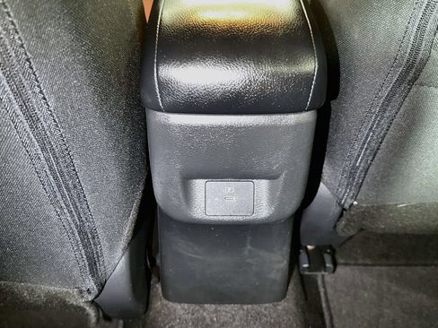 Used 2025 Nissan Versa SR FWD image 22