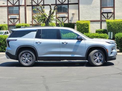 Used 2024 Chevrolet Traverse LT AWD/4WD image 4