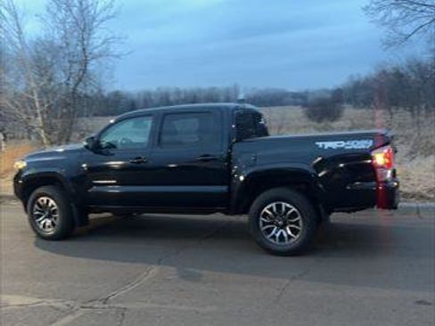 Certified 2022 Toyota Tacoma TRD Sport image 2