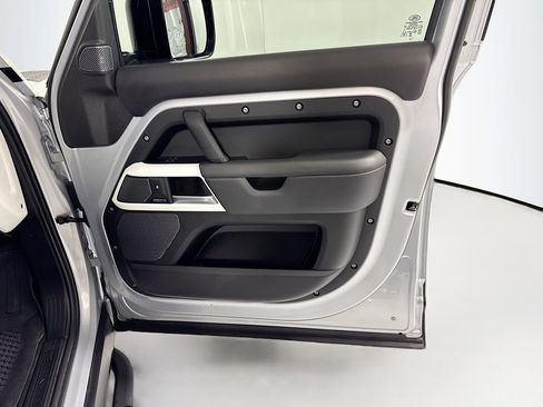 Certified 2023 Land Rover Defender 110 SE AWD/4WD image 25