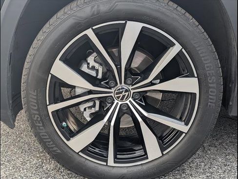 Used 2024 Volkswagen Atlas SEL Premium R-Line image 25