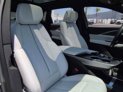 Used 2025 Cadillac Lyriq Sport AWD/4WD image 28