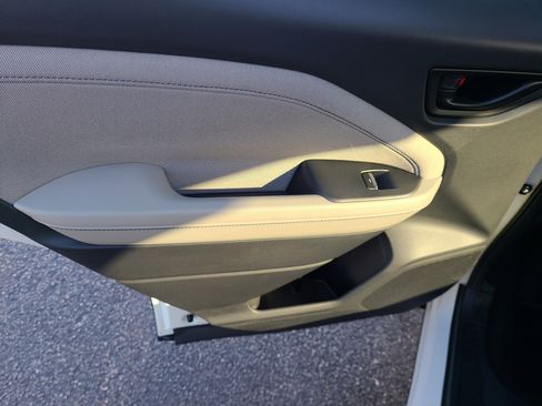 Used 2025 Subaru Forester Premium image 14