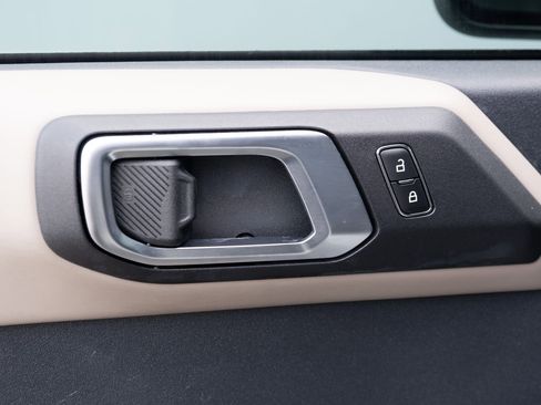 Used 2023 Ford Bronco Wildtrak image 16