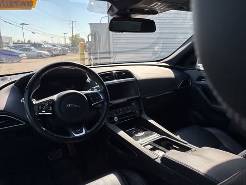 Used 2018 Jaguar F-PACE S AWD/4WD image 10
