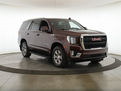 Used 2022 GMC Yukon SLE image 2