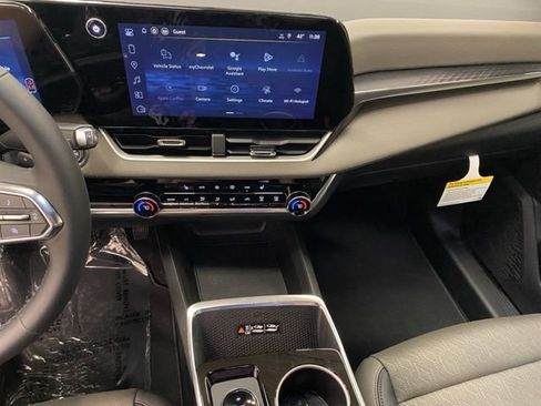 New 2026 Chevrolet Equinox LT w/ Convenience Package II AWD/4WD image 21