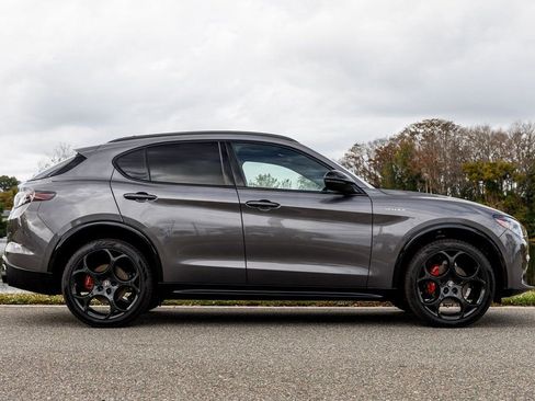 New 2025 Alfa Romeo Stelvio Sprint image 2