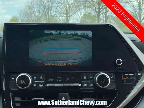 Used 2023 Toyota Highlander XLE image 29