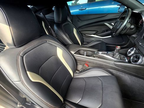 Used 2023 Chevrolet Camaro LT RWD image 38