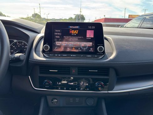 Used 2025 Nissan Rogue SV FWD image 17