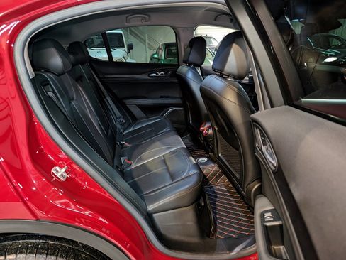 Used 2019 Alfa Romeo Stelvio AWD image 28