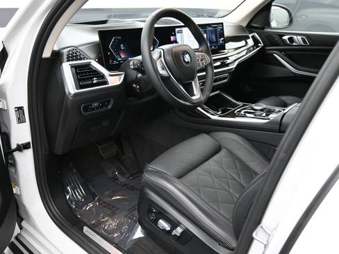 Used 2023 BMW X7 xDrive40i w/ Premium Package AWD/4WD image 2