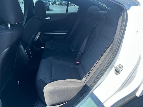 Used 2019 Dodge Charger SXT RWD image 9