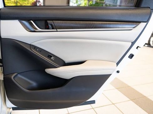 Used 2019 Honda Accord Touring image 31