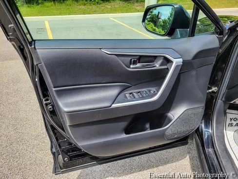 Used 2022 Toyota RAV4 XLE FWD image 23