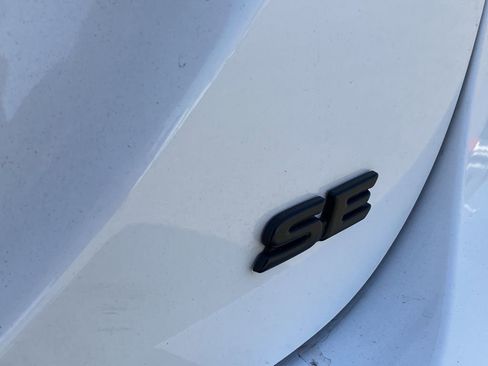 Used 2023 Toyota Camry SE image 6