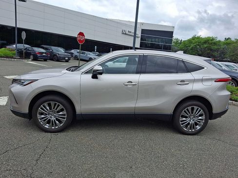 Used 2023 Toyota Venza Limited AWD/4WD image 4