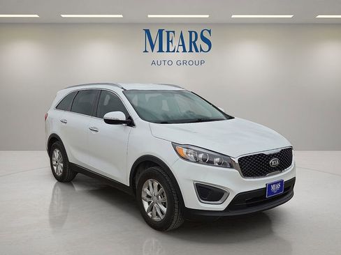 Used 2016 Kia Sorento LX image 8