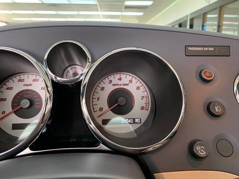 Used 2007 Pontiac Solstice Convertible w/ Premium Package RWD image 15