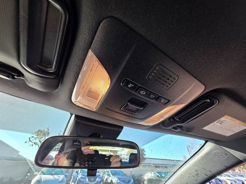 Used 2020 Toyota Corolla SE image 29