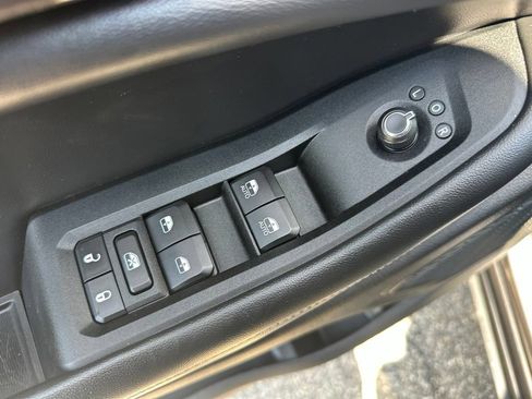 Used 2023 Jeep Grand Cherokee L Laredo AWD/4WD image 16