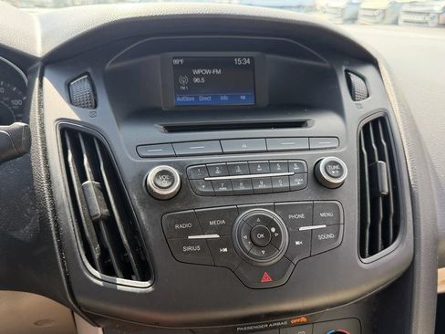 Used 2017 Ford Focus SE FWD image 16