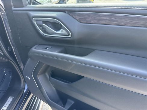 Used 2024 Chevrolet Suburban LT image 28