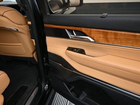 Used 2024 Jeep Grand Wagoneer Series III w/ Rear Seat Video Group 1 AWD/4WD image 21
