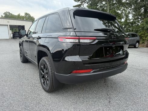 New 2025 Jeep Grand Cherokee Altitude image 5