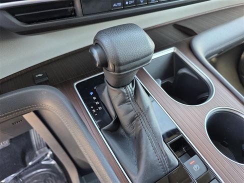 Used 2022 Toyota Sienna LE image 24