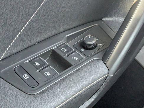 Used 2023 Volkswagen Tiguan SE image 20