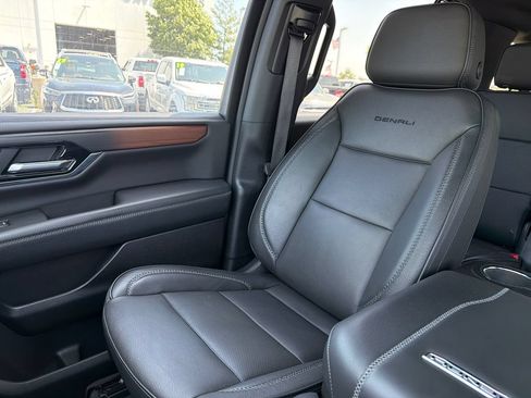 Used 2025 GMC Yukon Denali AWD/4WD image 39