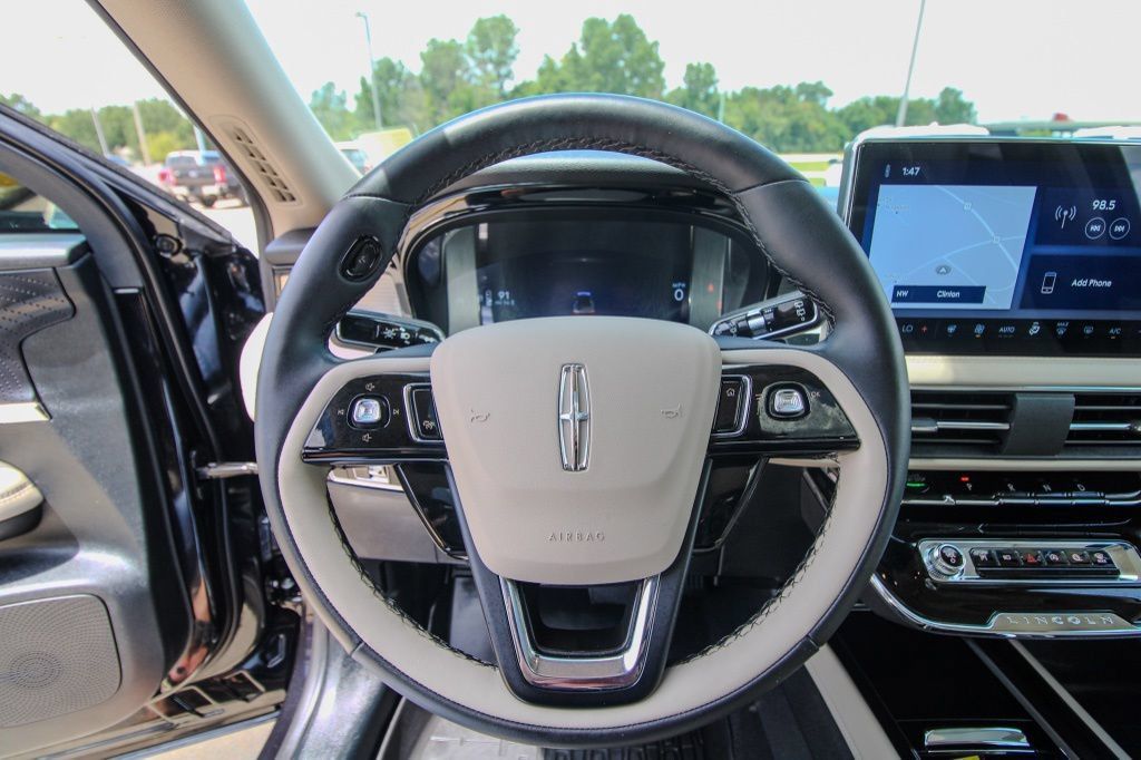 Used 2025 Lincoln Corsair FWD w/ Equipment Group 101A image 20