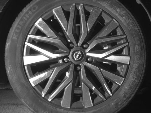 Used 2025 Nissan Altima 2.5 SV FWD image 13