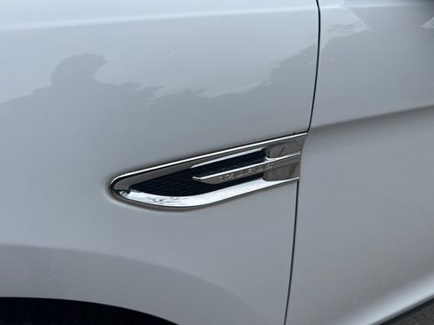 Used 2017 Ford Taurus SE FWD image 5