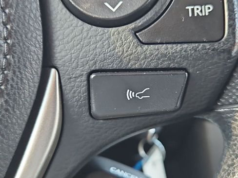 Used 2018 Toyota RAV4 LE FWD image 29