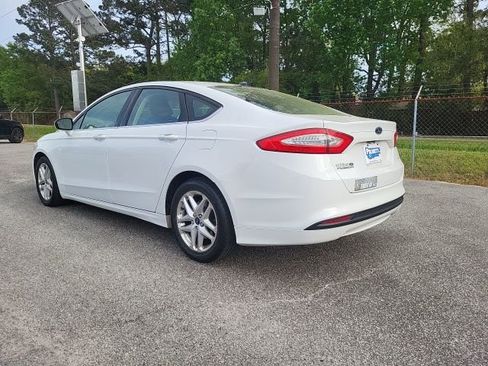 Used 2016 Ford Fusion SE image 3
