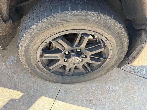 Used 2021 Toyota Tundra SR5 w/ SR5 Upgrade Package AWD/4WD image 2