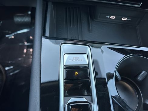 Used 2025 Volkswagen Atlas Cross Sport SE image 21