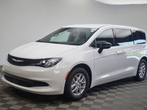 New 2027 Chrysler Pacifica LX FWD image 15