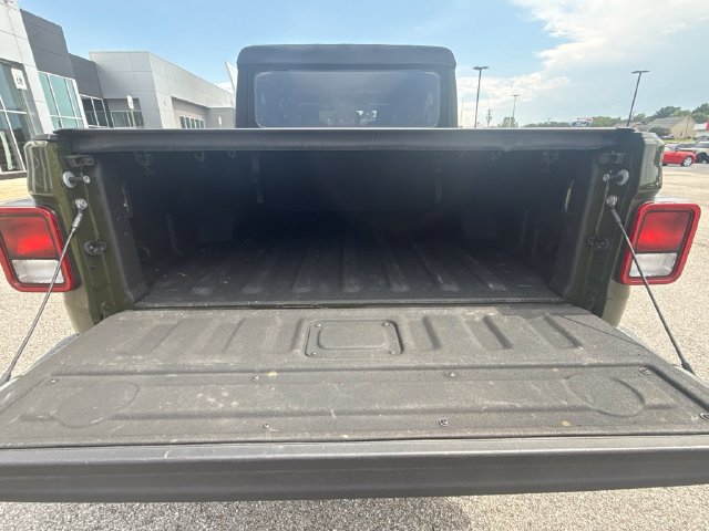 Used 2023 Jeep Gladiator Sport AWD/4WD image 11