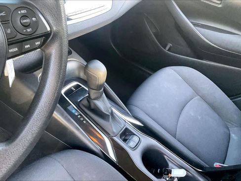 Used 2022 Toyota Corolla LE FWD image 16