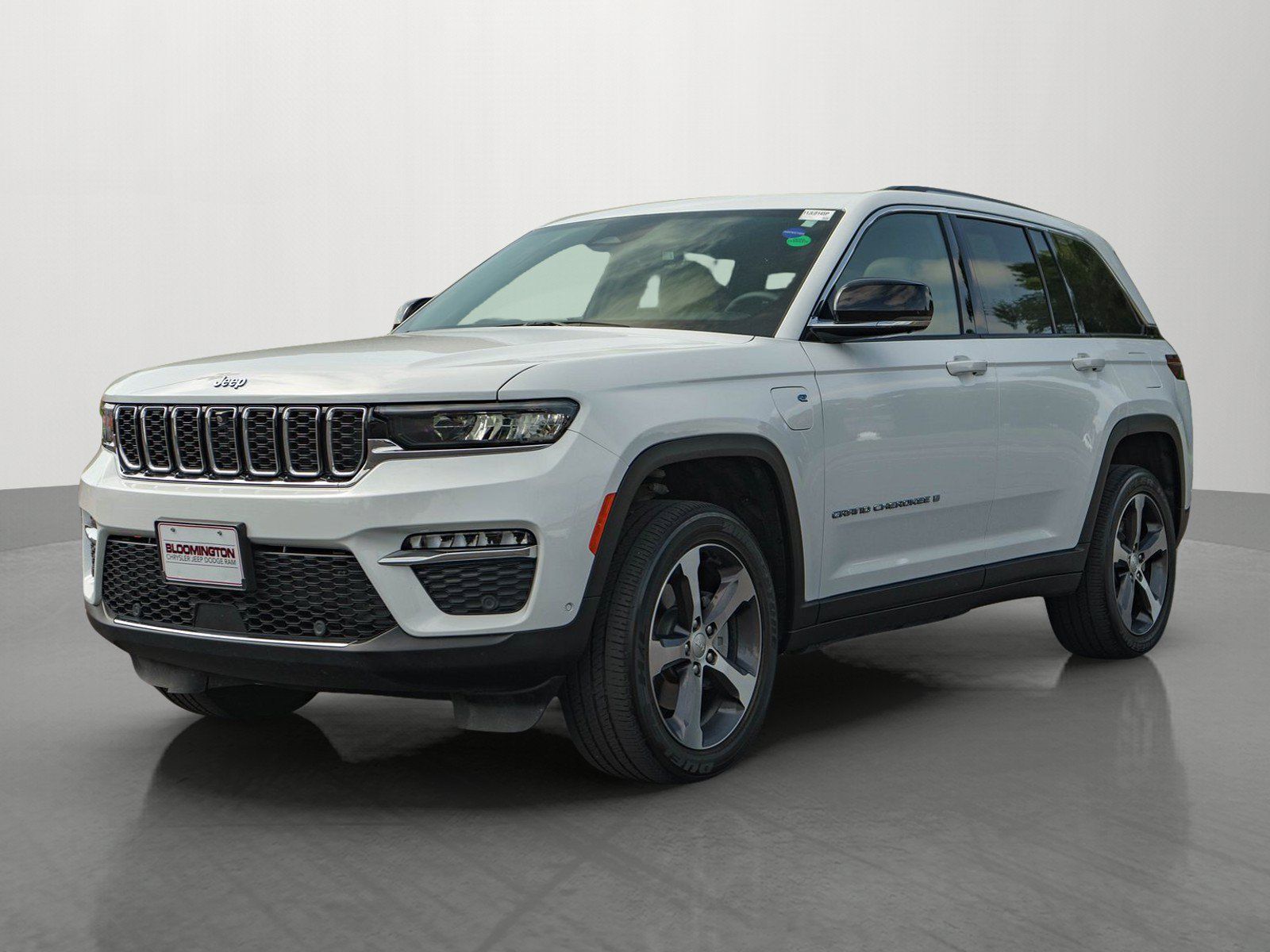 Used 2023 Jeep Grand Cherokee 4WD 4xe w/ Luxury Tech Group II image 3