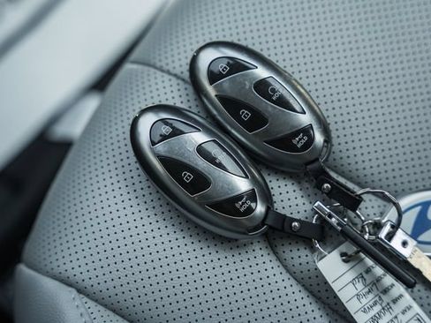 Used 2024 Hyundai Elantra Limited FWD image 49