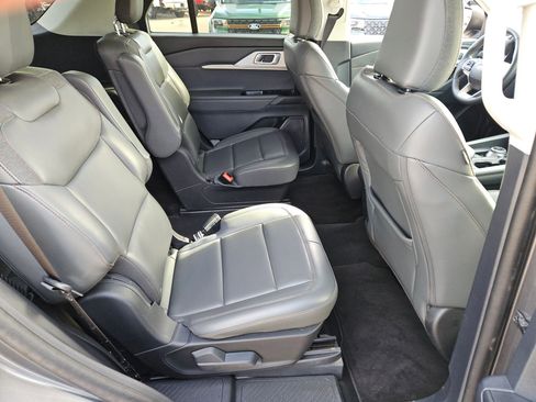 Used 2025 Ford Explorer Active w/ Active Comfort Package image 22