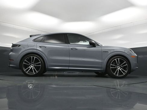 New 2026 Porsche Cayenne Turbo AWD/4WD image 28