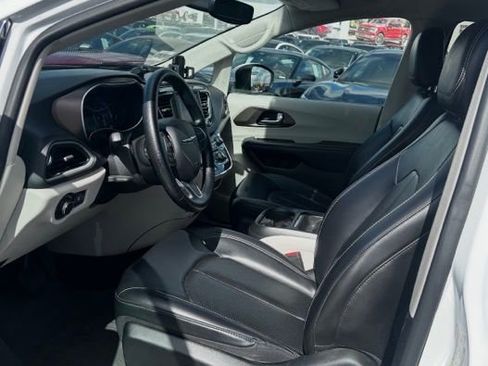 Used 2020 Chrysler Voyager Lxi image 6